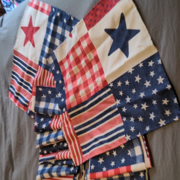 Patriotic Dinner Napkins - Picture 4 of 4